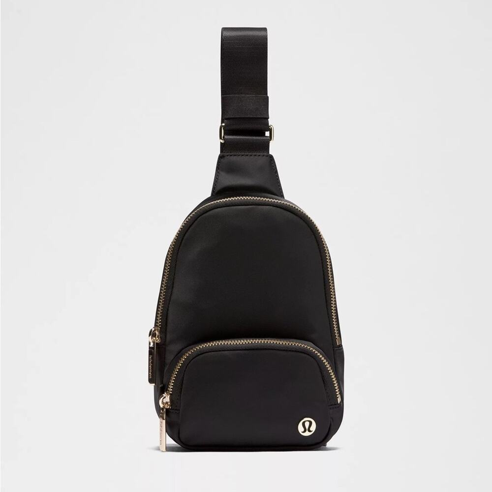 NWT Lululemon Everywhere Sling Bag Small 2L